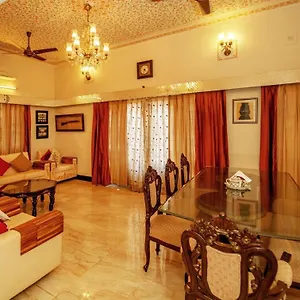 villa-santosh-the-house-of-antiques-and-art.udaipurhotels.org/